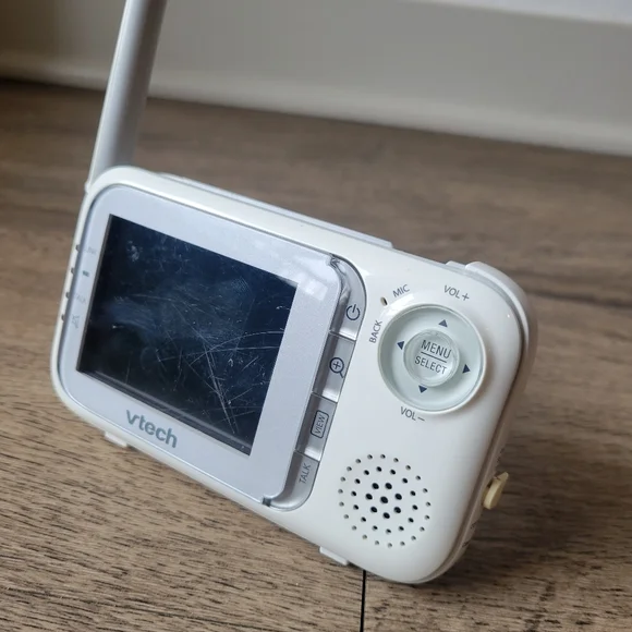 VTech VM321 Video Baby Monitor with Automatic Infrared Night Vision, Adjustable